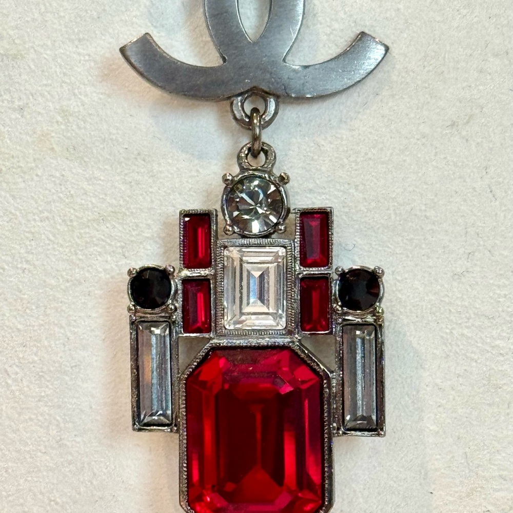 Chanel 2005P Red Gripoix Glass & Crystal Pendant Necklace – Made in France - Picture 6 of 6